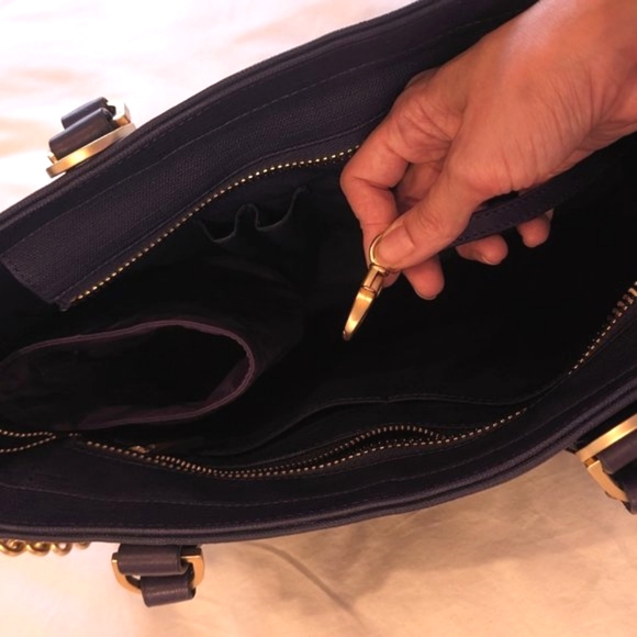 Dagne Dover Tote Blue with crossbody special strap, dust bag, keychain, etc - Picture 6 of 10